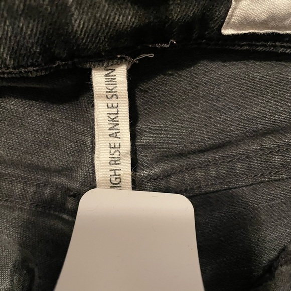 Rag & Bone Women's High Rise Skinny Ankle Jeans Rock w/ Holes Distressed Size 23 - Picture 4 of 6